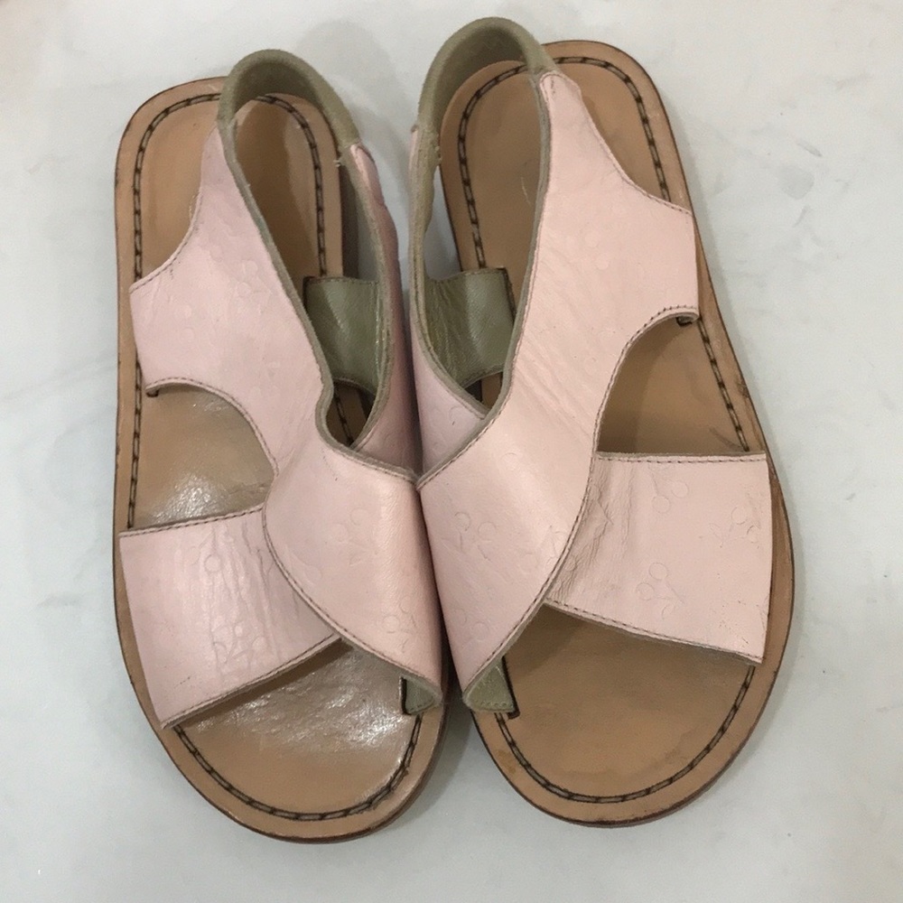 Bonpoint pink leather girls sandals with cherry embossing